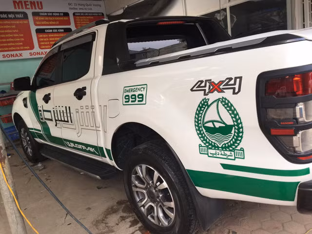 Chiếc xe được dán tem ngay ở địa phương chủ xe sinh sống là Phú Thọ. Sản phẩm Wrapdecal hiện phần lớn được nhập khẩu từ nước ngoài và thợ Việt Nam có thể học kỹ thuật dán thông qua nhiều chất liệu khác nhau, còn tài liệu thì lấy trên mạng internet.