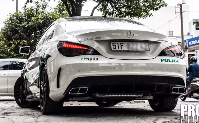 Gần đây, cả ở miền Nam và ngoài Bắc đã có những chủ xe chịu chơi, đặt dán tem (decal) để giống với xe cảnh sát Dubai. Hầu hết những chiếc xe này đều có màu trắng nên việc thi công sao cho giống xe cảnh sát Dubai là dễ dàng. Các chi tiết nhận biết như phù hiệu, chữ và cả dãy số 999 (số khẩn cấp gọi cảnh sát ở Dubai) cũng được sao y bản chính.