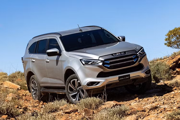 Hai vị trí cuối cùng trên bảng xếp hạng doanh số phân khúc nhóm SUV cỡ D tháng 1/2024 tiếp tục gọi tên KIA Sorento và Isuzu MU-X với kết quả tương ứng 148 và 42 (xe), giảm lần lượt 87 và 23 (xe) so với tháng 12/2023.