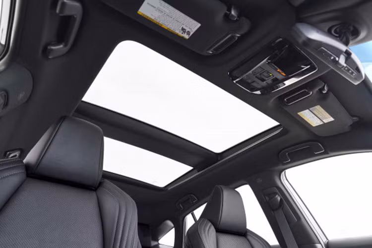 Tại thị trường Trung Quốc, Toyota Venza 2022 sẽ có 2 tùy chọn động cơ. Đầu tiên là động cơ xăng 4 xi-lanh, hút khí tự nhiên, dung tích 2.0L, sản sinh công suất tối đa 171 mã lực cùng mô-men xoắn cực đại 207 Nm và kết hợp với hộp số biến thiên vô cấp CVT. 