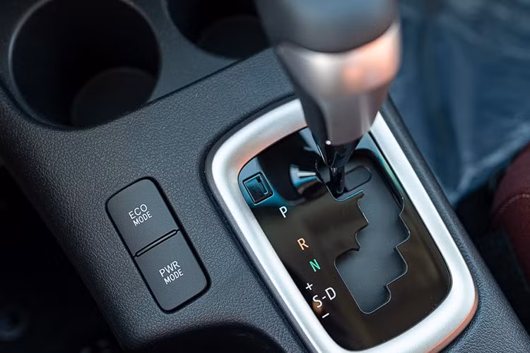 Ngoài ra, mẫu xe này có sẽ sở hữu hệ thống lái trợ lực điện tử. Dự kiến, Toyota Hilux thế hệ mới sẽ chính thức trình làng tại thị trường Đông Nam Á vào nửa cuối năm 2025, tiếp tục cạnh tranh với các đối thủ mạnh như Ford Ranger, Mitsubishi Triton và Isuzu D-Max.