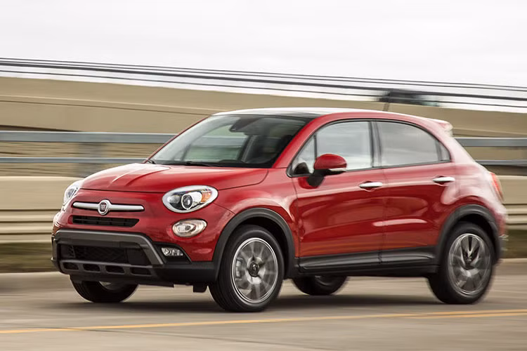 Mẫu SUV Fiat 500X có giá bán 15.745 bảng Anh (tương đương khoảng 480 triệu đồng). Đây là mức giá hợp lý đối với một chiếc xe bình dân. Mẫu xe này nằm trong kế hoạch mở rộng sản xuất của Fiat đối với mẫu 500 gồm 500L, 500L MPW và 500X.