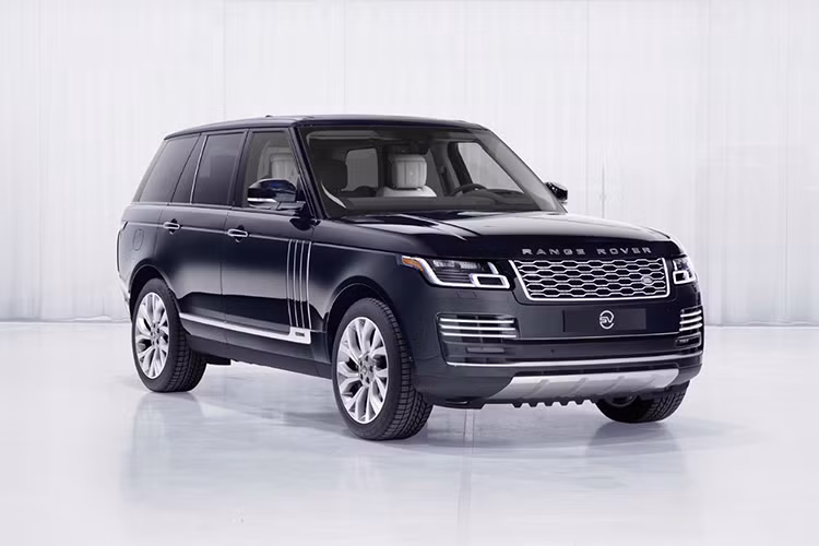 "Xe Land Rover đã trở thành một phần trong cuộc sống thường nhật của đội ngũ Virgin Galactic kể từ khi hai công ty hợp tác vào năm 2014. Range Rover SVO Astronaut Edition 2019 là bước tiếp theo trong hành trình này. Đây cũng là cơ hội để cộng đồng Future Astronaut tôn vinh những giá trị mà Virgin Galactic và Land Rover cùng chia sẻ", ông Gerry McGovern, giám đốc thiết kế của Land Rover, phát biểu.