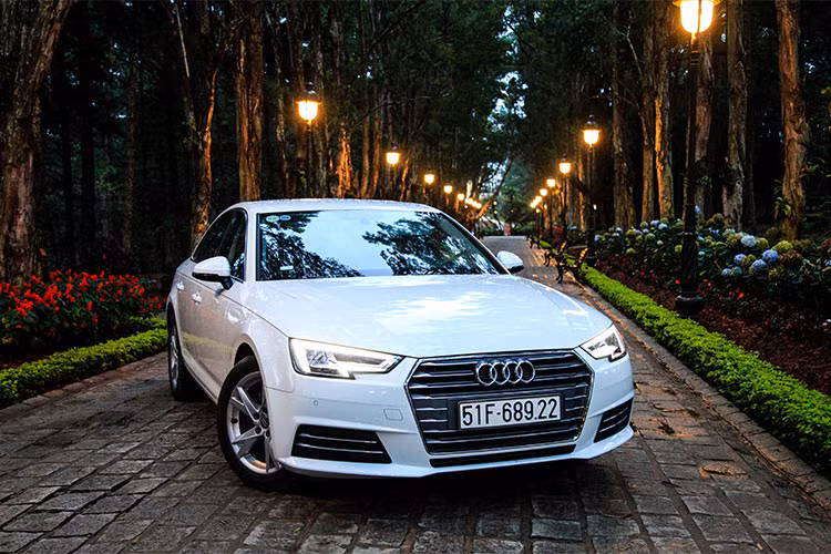 Mức giá xe Audi A4 tại thị trường Việt Nam khoảng 1,65 tỷ đồng và là "đối thủ" Mercedes C-Class hay BMW 3-Series. Ngoài ra một số cái tên khác cũng là đối trọng của Audi A4 như Genesis G70, Lexus IS, Jaguar XE,… Số lượng Audi A4 thế hệ mới tại Việt Nam không nhiều nên phiên bản độ này dược xem là hiếm có và độc nhất.