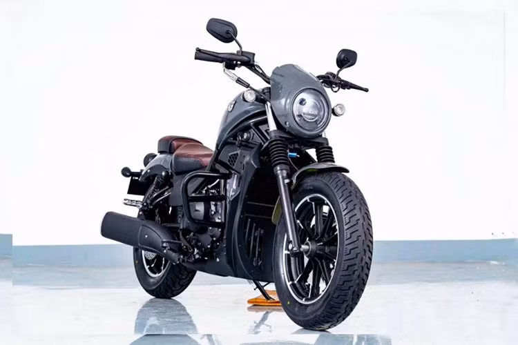 Cangyun XS500 nhái Honda Rebel có khoảng sáng gầm cao hơn 55 mm, đạt 180 mm. Bình xăng của mẫu xe nhái này đạt 14 lít, nhiều hơn Rebel 500 (11,2 lít). Cangyun XS500 nặng 195 kg, Rebel 500 nhẹ hơn 5 kg.