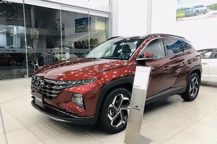 Hiện cả hai mẫu xe Mazda CX-5 và Hyundai Tucson này chỉ được tặng phụ kiện hoặc ưu đãi từ 3 - 5 triệu đồng tùy từng đại lý.