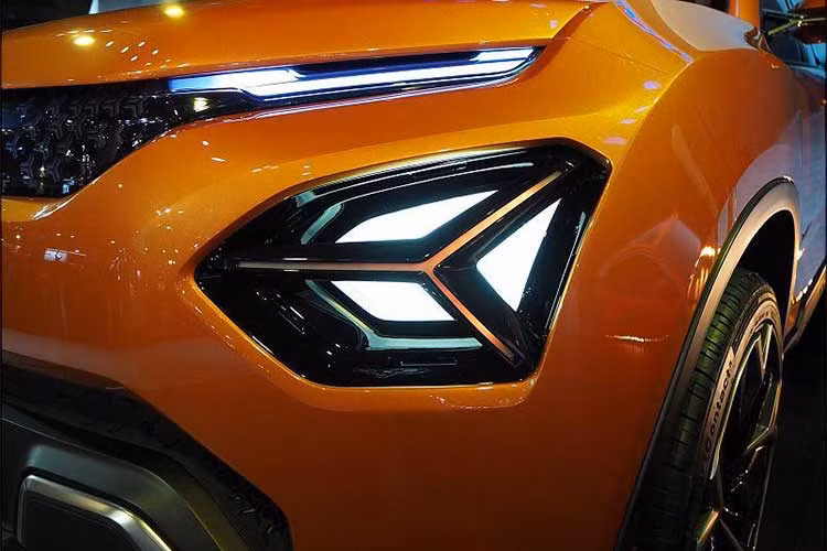 Chiếc crossover tương lai Tata H5X Concept sở hữu kiểu dáng thu hút người xem với mặt trước đậm nét cùng tấm bảo vệ gầm cỡ lớn, các vỏ bọc nhựa bảo vệ thân xe, vòm bánh xe cơ bắp và hệ thống chiếu sáng LED.