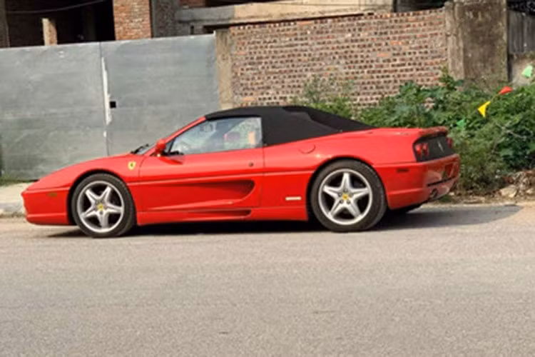 Được biết, người mua chiếc siêu xe Ferrari F355 Spider độc nhất vô nhị tại Việt Nam là một nhà sưu tập xe có tiếng ở Sài Gòn nhưng rất ít khi lộ diện. Trước đó, một số nguồn tin không chính thức còn cho rằng chiếc Ferrari F355 Spider sẽ ra biển cặp 15 của tỉnh Hải Phòng. Tuy nhiên, đến thời điểm hiện tại thông tin này không chính xác.