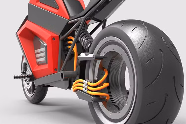 Xe có ngoại hình của một chiếc sportbike nhưng không phải là một chiếc sportbike, Saukkio chia sẻ. Theo thông tin từ phía nhà sản xuất, mẫu xe môtô điện RMK E2 đã bắt đầu được sản xuất vào hồi giữa mùa hè vừa rồi, việc bàn giao xe dự kiến sẽ được thực hiện vào cuối năm nay.
