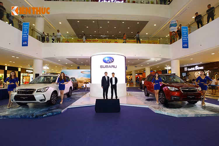 Sau khi ra mắt tại triển lãm Bangkok Motor Show hồi tháng 3/2016 vừa qua, hãng xe Subaru đã chính thức đem về Việt Nam mẫu xe Forester phiên bản mới. Subaru Forester 2016 được nhà phân phối tại Việt Nam nhập khẩu nguyên chiếc từ Nhật Bản.