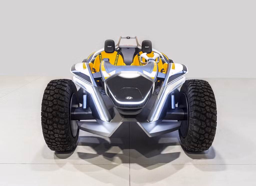 Hyundai cũng không công bố về việc concept Kite có thể biến đổi thành một chiếc môtô nước. Nhưng rất có thể chiếc xe sẽ được cung cấp thêm tuabin thủy điện để hoạt động dưới nước. 