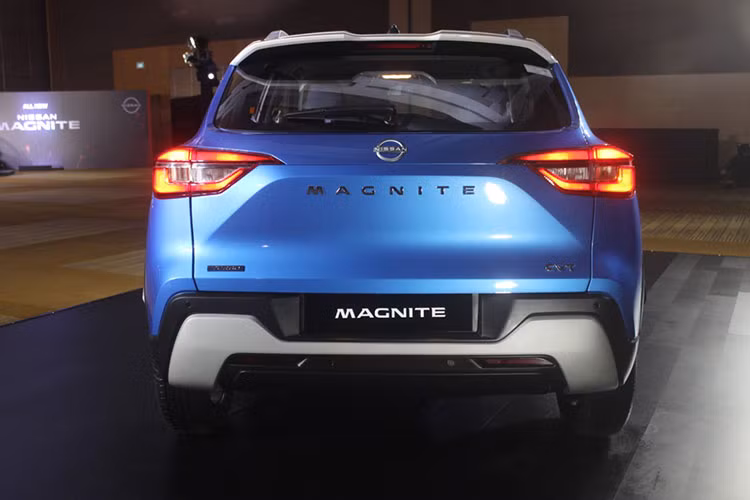 Tại thị trường Ấn Độ, giá xe Nissan Magnite hiện dao động từ 571.000 - 1.000.000 Rupee (khoảng 172 - 302 triệu đồng). Xe cạnh tranh với đối thủ trực tiếp là Kia Sonet. Ngoài Ấn Độ, Nissan Magnite hiện còn được bán ở thị trường Indonesia.