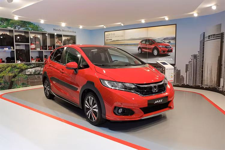 Phiên bản X-Road của dòng hatchback Honda Jazz 2018 mới đã lần đầu tiên xuất hiện trước công chúng tại triển lãm Geneva Motor Show 2018.
