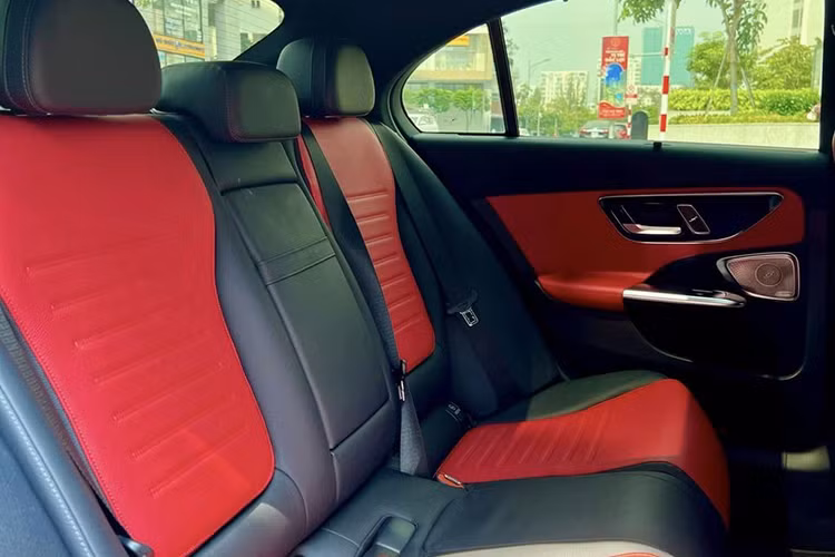 Cung cấp “sức mạnh” cho Mercedes-AMG C43 4Matic là khối động cơ M139 2.0L 4 xi-lanh tăng áp được hỗ trợ công nghệ Mild Hybrid 48V cung cấp nguồn cho máy phát điện khởi động bằng dây đai (RSG).