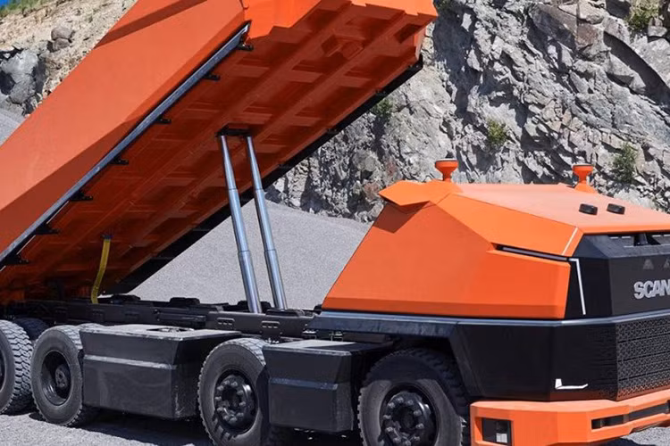 Bên cạnh khả năng tự động lái, Scania AXL còn có nhiều công nghệ đáng chý ý khác như camera giám sát, radar, máy quét định vị lidar và thiết bị nhận GPS để giúp xe có thể vận hành một cách linh hoạt và khéo léo trong các khu mỏ và công trường xây dựng.