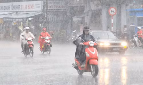 Gió do áp thấp nhiệt đới gây ra không đáng ngại nhưng sẽ gây mưa dọc khắp 9 tỉnh từ Thanh Hoá - Quảng Ngãi...