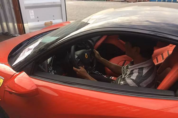 Siêu xe Ferrari 488 GTB sở hữu hệ truyền động tương tự như các siêu xe về nước trước đó. Xe được trang bị động cơ V8, tăng áp kép, dung tích 3.9 lít, sản sinh công suất tối đa 661 mã lực tại vòng tua máy 8.000 vòng/phút và mô-men xoắn cực đại 760 Nm tại vòng tua máy 3.000 vòng/phút.