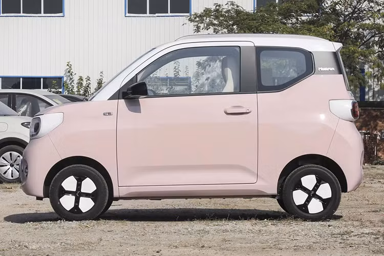 Người bán cho biết xe sẽ về Việt Nam trong năm nay, giá xe Wuling Hongguang Mini EV 2024 bán ra dự kiến tăng so với mức giá hiện tại từ 239 - 279 triệu đồng.