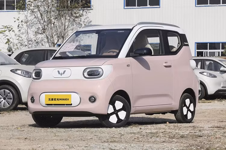 Theo một số nguồn tin, mẫu xe Wuling Hongguang Mini EV 2024 mới (hay còn gọi là Wuling HongGuang Mini EV Macaron) hiện đang được một số tư vấn bán hàng nhận đặt cọc trước.