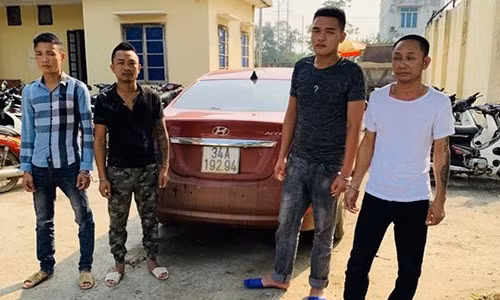 Thanh Hoa: Nhom con do cam hung khi chan danh tan cong chu tich xa trong thuong