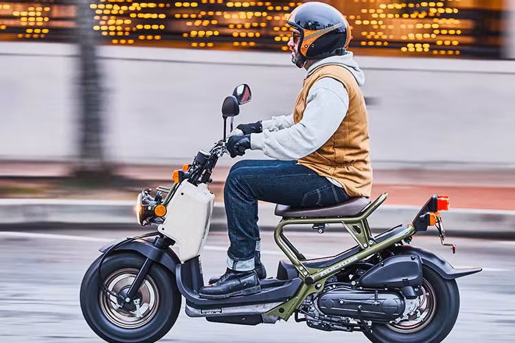 Mẫu xe này lại có thể dễ dàng bảo trì và vận hành. Tại thị trường Mỹ, mức giá xe Honda Ruckus 2025 có mức bán đề xuất chỉ 2.899 USD (tương đương khoảng 73,78 triệu đồng). 