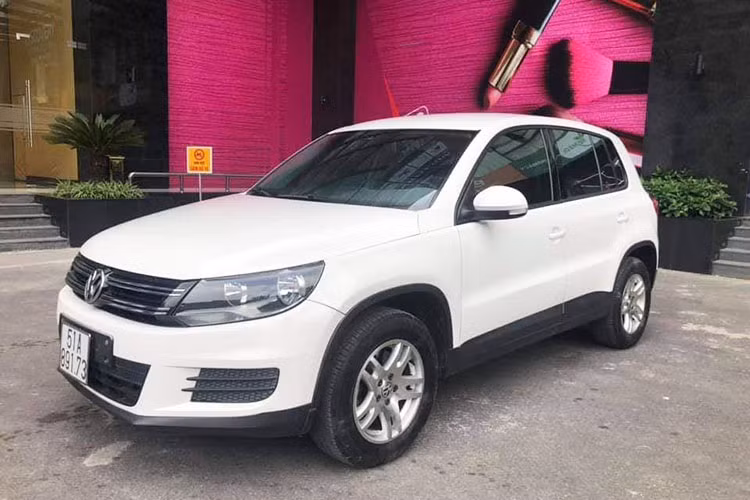 Mặc dù Volkswagen Việt Nam (VW) đã chính thức ra mắt mẫu SUV 7 chỗ mới nhất Volkswagen Tiguan từ vài năm nay. Tuy nhiên trên thị trường xe cũ những chiếc xe SUV Volkswagen Tiguan đời cũ vẫn luôn được xem là hàng hiếm, bởi nó ít được nhiều người tiêu dùng Việt Nam biết nhiều như những mẫu xe Hàn, Nhật...