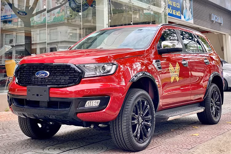 Ford Everest giam 100 trieu dong tai Viet Nam trong thang 5/2021