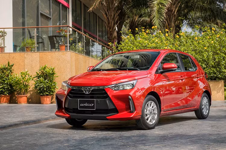 Hyundai Grand i10 vuot mat Toyota Wigo len ngoi 