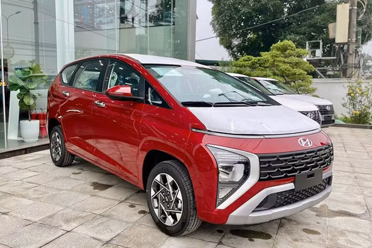 Hyundai Stargazer dang giam gia ky luc tai Viet Nam