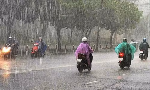 Sáng sớm nay, toàn bộ Bắc Bộ vào đến Trung Trung Bộ sẽ có mưa rào và dông, trong cơn dông có khả năng xảy ra tố lốc, mưa đá và gió giật mạnh.