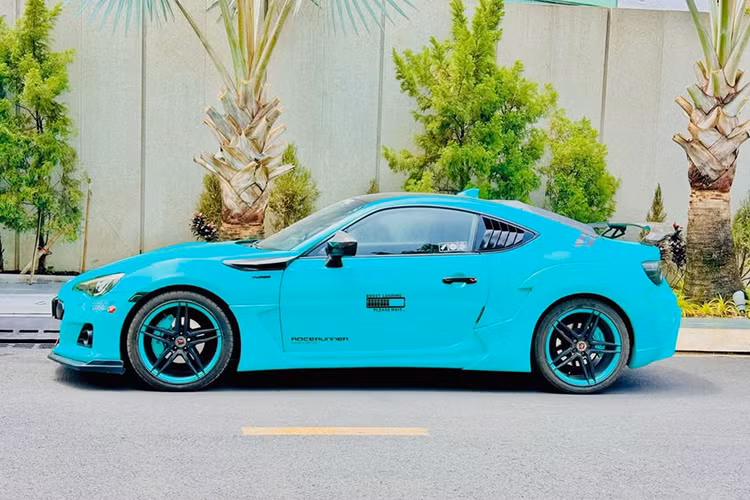 Ngoài lý do giá xe Subaru BRZ 2012 tới gần 2 tỷ tại Việt Nam và ngay sau thời điểm ra mắt, BRZ và FT-86 cùng vướng phải tranh cãi liên quan đến lỗi vận hành. Dù khách hàng nghi ngờ lỗi kỹ thuật, nhà sản xuất chỉ cập nhật lại phần mềm ECU khiến lòng tin phần nào bị ảnh hưởng đến việc bán xe.