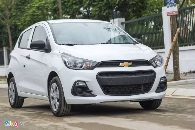 Mặc dù kiểu dáng tổng thể không thay đổi nhiều, các chi tiết trên xe được thiết kế lại toàn bộ. Thân xe sở hữu những đường gân, mang đến cảm giác khỏe khoắn và cứng cáp.