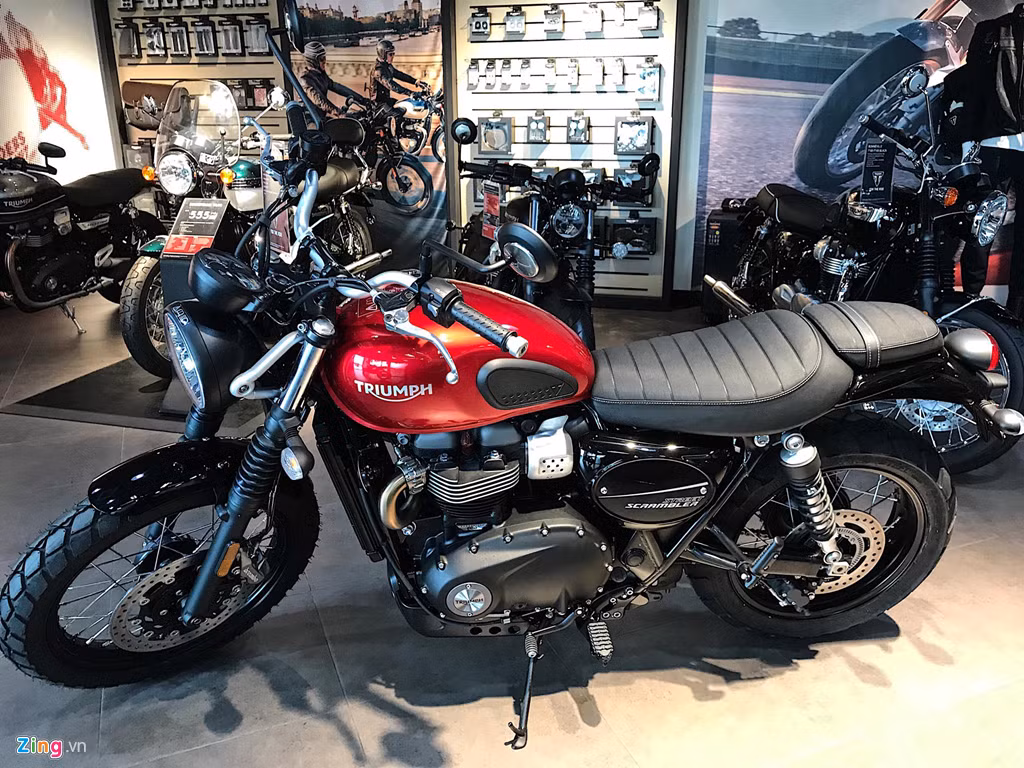 Street Scrambler là một trong 2 mẫu xe bán chạy nhất của Triumph tại thị trường Việt Nam, cạnh tranh trực tiếp với các mẫu Scrambler 800 cc của Ducati. Mẫu xe Triumph Street Scrambler có khả năng chạy đa địa hình, song phù hợp chạy phố hơn mẫu Scrambler 1200. Phiên bản 2019 được phân phối chính hãng với mức giá từ 399 triệu đồng.