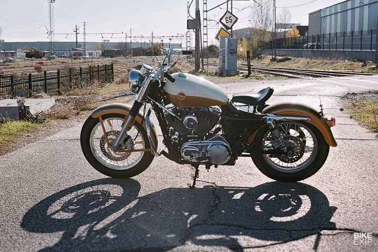 Harley-Davidson Sportster 1957 – là mẫu xe cổ được sản xuất từ năm 1957 của Harley-Davidson, đây không phải là một bản độ mà là khôi phục lại diện mạo nguyên bản của xe – về zin. Đây cũng là một trong những chiếc xe được cộng đồng Biker trên toàn thế giới dành sự quan tâm đặc biệt nhờ nét đẹp cổ điển từ thập niên 50 của thế kỷ trước.