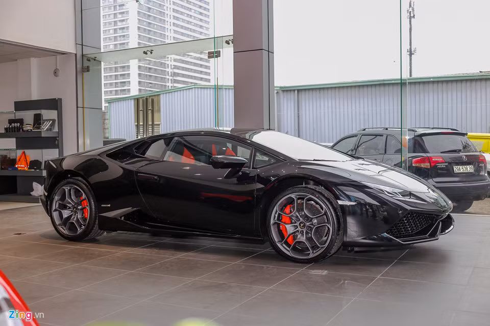Tên gọi của Lamborghini Huracan bắt nguồn từ một chú bò tót nổi tiếng Tây Ban Nha, thể hiện cho sức mạnh và sự uy lực. Ngoài bản dẫn động 2 cầu, Huracan còn có bản dẫn động cầu sau LP580-2. 