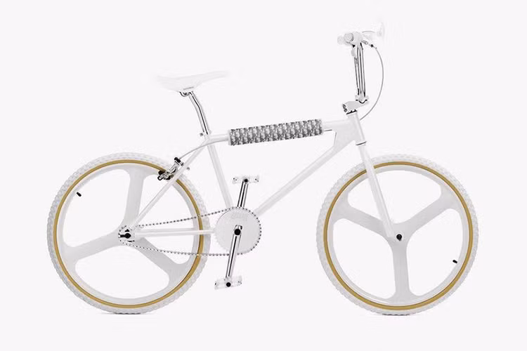 Do đó, hãng đã bắt tay cùng với Bogarde – một thương hiệu nổi tiếng trong làng xe địa hình BMX để trình làng các mẫu xe đạp Dior đậm chất thời trang xa xỉ và có số lượng cực kỳ giới hạn.