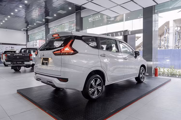 Mitsubishi trang bị cho Xpander khối động cơ 1.5L, sản sinh công suất tối đa 103 mã lực với 6.000 vòng/phút, kết hợp momen xoắn cực đại 141Nm tại 4.000 vòng/phút. Cùng với đó là hệ thống hộp số sàn 5 cấp, hộp số tự động 4 cấp mạnh mẽ.
