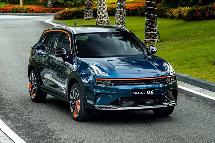 Thương hiệu Lynk &amp; Co thuộc tập đoàn Geely Trung Quốc gia nhập thị trường ôtô Việt vào tháng 12/2023. Danh mục sản phẩm của hãng tại Việt Nam đã có 3 mẫu xe gồm: Lynk &amp; Co 01, 05 và 09. Sắp tới, Lynk &amp; Co sẽ tung ra thị trường một mẫu ô tô mới toanh, đó là Lynk &amp; Co 06 2024 mới.