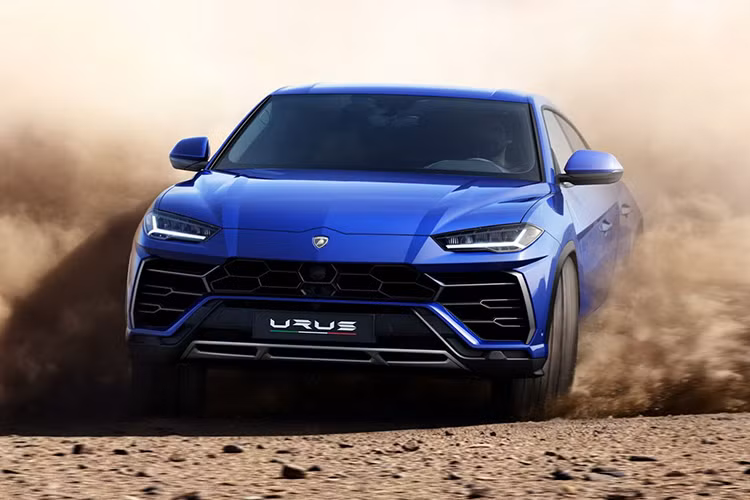 Đảm bảo cho hiệu suất phanh tối ưu của Urus là hệ thống phanh đĩa carbon gốm CCB tiêu chuẩn, với đĩa phanh 440x40mm ở trước và 370x30mm ở sau. Các mâm xe có kích cỡ từ 21 đến 23 inch, có thể kết hợp với nhiều loại lốp khác nhau, từ lốp mùa hè, mùa đông, 4 mùa, lốp địa hình all-terrain và lốp thể thao, tất cả đều do đối tác Pirelli phát triển.