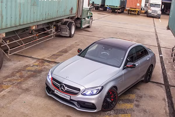 Mercedes C63 gia 4,6 ty dong dau tien xuat hien tai VN