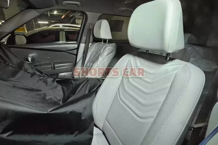 Tin đồn cho biết, ngoài phiên bản 7 chỗ và 8 chỗ như hiện tại, Hyundai Palisade 2025 sẽ có thêm tùy chọn nội thất 9 chỗ ngồi. Phiên bản 9 chỗ sẽ được định vị trong phân khúc xe van.