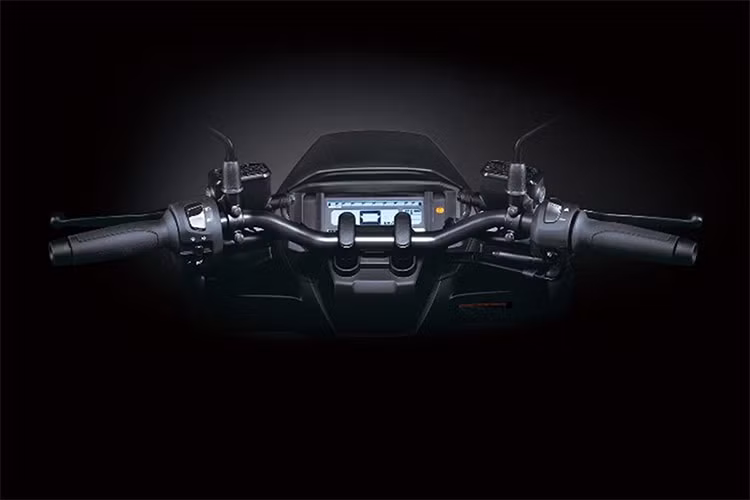 Yamaha X Force sở hữu ngôn ngữ thiết kế đặc trưng của dòng maxi-scooter với tay lái cao cùng góc lái rộng. Xe được tích hợp cụm đồng hồ kỹ thuật số toàn phần 5,1 inch....