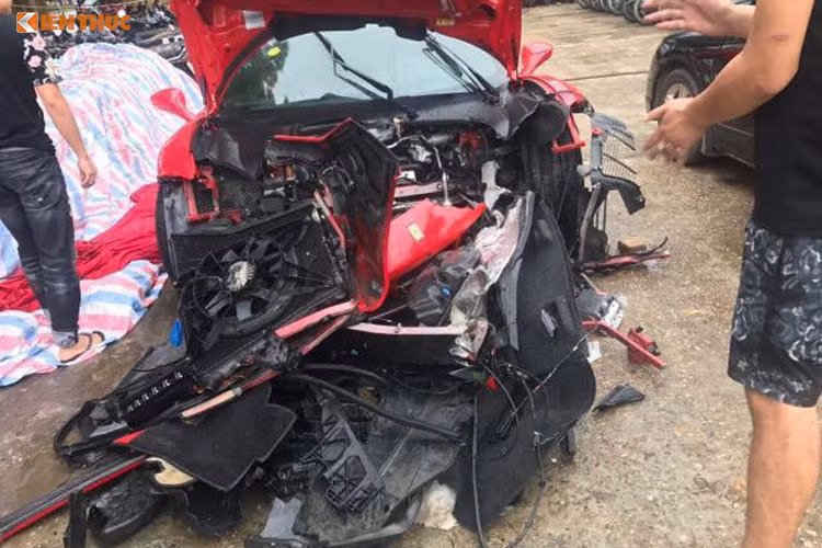 Hiện chưa có thông tin chi tiết về chi phí phục hồi cũng như tiền mua phụ tùng chính hãng từ Ferrari của garage quận 7 để sửa chữa lại chiếc siêu xe Ferrari 488 GTB gặp tai nạn cho Tuấn Hưng. Nhưng giới mê xe rất mong chờ vào sự phục hồi nguyên vẹn của siêu xe Ferrari 488 GTB này.