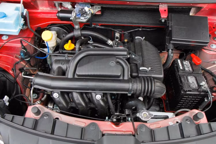 Ngoài 2 phiên bản mới của chiếc Kwid vừa ra mắt gồm bản 1.0 và bản Easy-R. Bản 1.0 được nâng cấp, hãng không tiết lộ bất cứ thông số kỹ thuật nào về động cơ của 2 bản concept. Nhiều chuyên gia dự đoán chiếc Racer có thể được trang bị động cơ “hàng khủng” V6 twin-turbo.