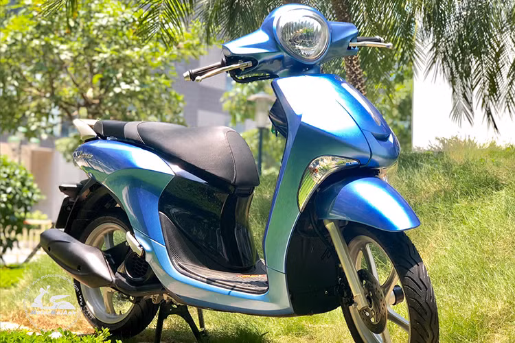 Giá xe Yamaha Janus khi ra mắt tại Việt Nam có giá khởi điểm đề xuất là 27,49 triệu đồng, các phiên bản mới của xe hiện được trang bị hiện đại hơn và có mức giá tăng chút ít. Chiếc xe Yamaha Janus biển số "tứ quý 9 - 5.9999" trong bài viết này hiện được chủ nhân chào bán với mức giá 48 triệu đồng, cao hơn nhiều so với một chiếc xe mới.
