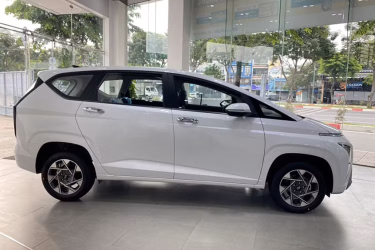 Xe MPV Hyundai Stargazer 2022 dang giam gia manh tay toi 50 trieu-Hinh-2