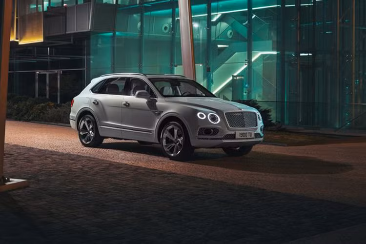 Ngoài ra, nếu chạy x ở chế độ hybrid (cả xăng và điện), chiếc xe SUV hạng sang này có thể hoạt động tời 747 km với một bình xăng và pin đầy.