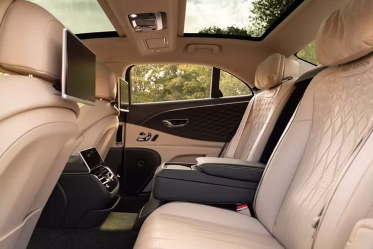 Bentley Flying Spur chuc ty tai Viet Nam dang chay co the rung man hinh-Hinh-2