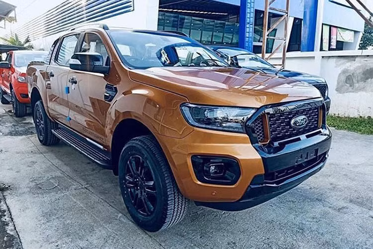 Việc mẫu xe bán tải Ford Ranger từ vị trí thứ 1 của tháng 3 bất tụt xuống vị trí thứ 3 trong bảng xếp hạng, có thể là do số lượng xe nhập khẩu tại các đại lý đang trong tình trạng khan hàng. Hiện mẫu xe này cũng chuẩn bị cho ra mắt phiên bản lắp ráp trong nước. Trong tháng 4 mẫu xe này đạt doanh số 1.491 xe bán ra giảm hơn 600 xe so với tháng trước đó.