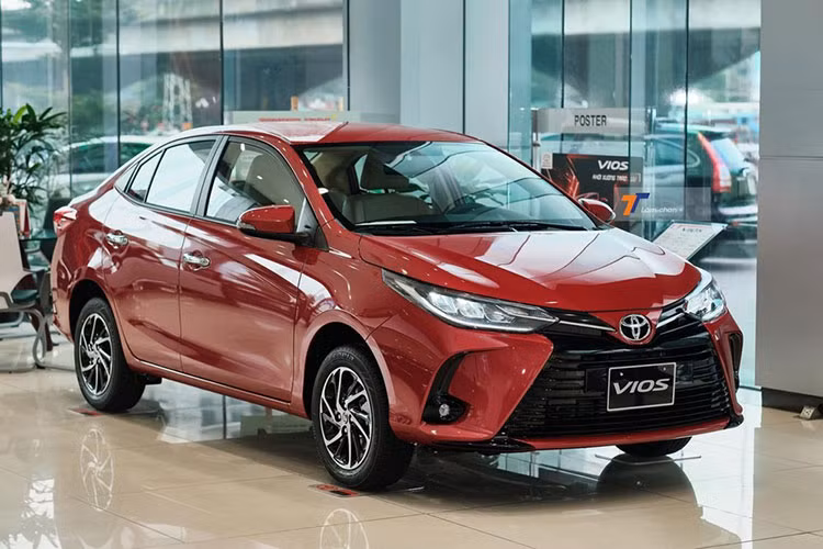 Bước tiến của mẫu xe sedan Hyundai Accent gián tiếp đẩy Toyota Vios xuống giữa bảng xếp hạng. Theo đó, mẫu sedan hạng B của Toyota bán ra 1.950 xe trong tháng 4. Mặc dù, trong phân khúc sedan hạng B có quá nhiều sự lựa chọn và cạnh tranh đến từ những thương hiệu khác, nhưng Toyota Vios vẫn khẳng định vị trí trong lòng người tiêu dùng thể hiện qua doanh số mà mẫu xe này mang lại.